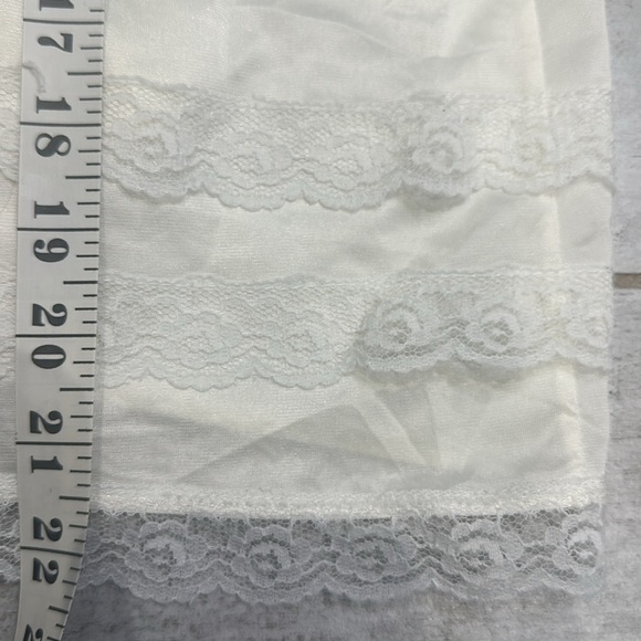Vintage White Slip (Medium?) - Picture 3 of 3